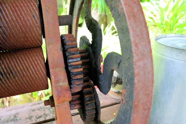 Ένας Παλιός Σιδερένιος Μηχανισμός Εξαγωγής Χυμού Από Ζαχαροκάλαμο — Φωτογραφία Αρχείου