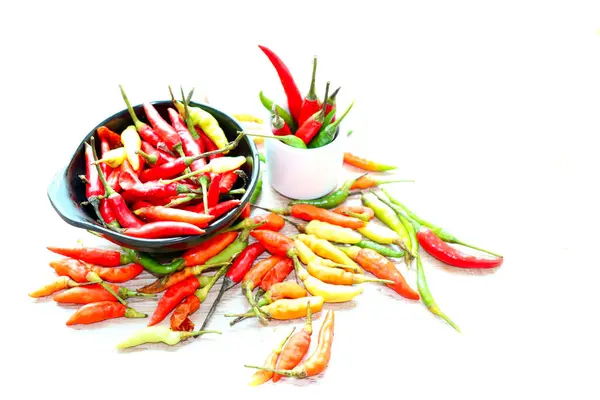 Forró Fűszerek Chili Paprika Aromás Összetevők Fehér Alapon Vitaminok Szervezetben — Stock Fotó
