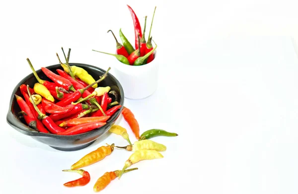 Forró Fűszerek Chili Paprika Aromás Összetevők Fehér Alapon Vitaminok Szervezetben — Stock Fotó