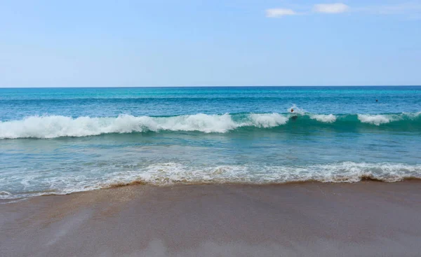 Playa Tropical Con Palmeras Arena Olas Vacaciones Paradisíacas Junto Mar — Foto de Stock