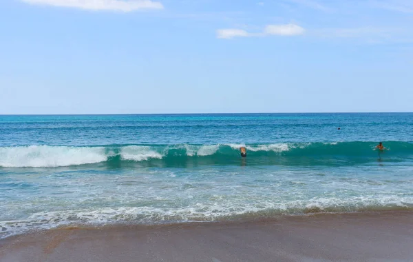 Playa Tropical Con Palmeras Arena Olas Vacaciones Paradisíacas Junto Mar — Foto de Stock