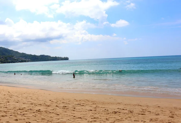 Plage Chaude Avec Palmiers Sable Vagues Paradis Vacances Bord Mer — Photo