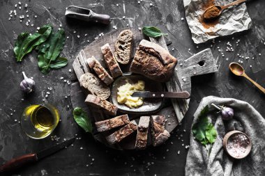 Fransız pasta, yemek pişirmek için Ayrıntılar siyah bir zemin üzerine baget