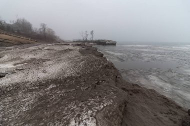 Erie Gölü kıyı şeridi boyunca oluşan Kumlu Buzdağı