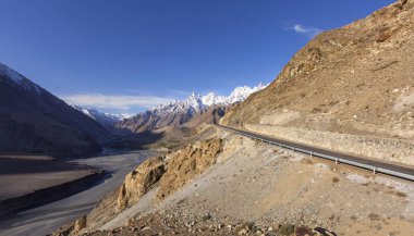 Yeni ipek yolu Ulusal Otoyol 35 ya da Çin-Pakistan dostluk otoyol görüntülemek.