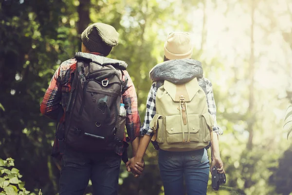 Backpacker kamp Hiking yolculuk seyahat Trek kavramı