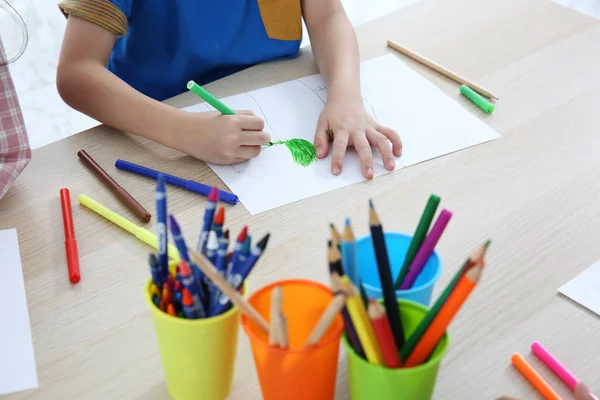 亚洲学龄前儿童一起画画做作业 — 图库照片