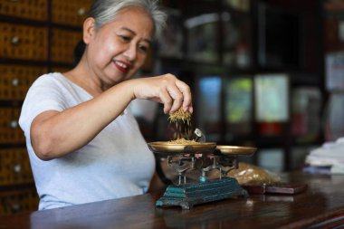 Ölçek, ağırlık, denge, enstrüman, antika, retro, vintage, hastalık, ölçüm, ilaç, pirinç, sağlık, eczane, yaşlanma, işletme, klasik, ticari, bitkisel, hesaplama, eşitlik, adalet, matematik, tıbbi, uygulayıcı, terapi