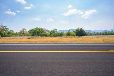 Asfalt yol ve kırsal kez bakıldı