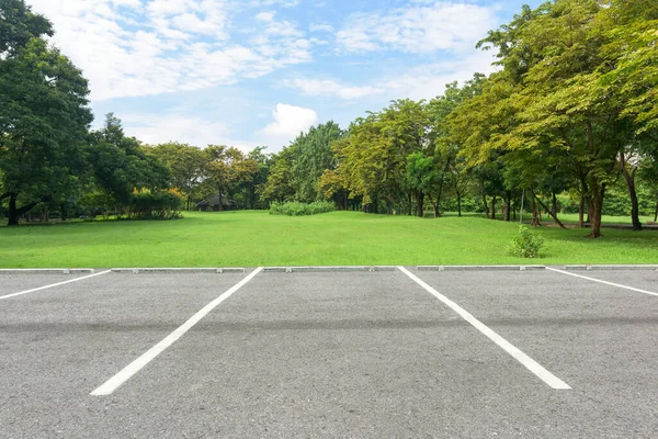 Kamu parkındaki otopark