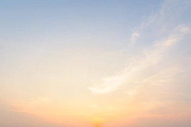 Güzel bulutlar gökyüzü günbatımı arka planı