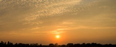 Güzel gökyüzü günbatımı manzarası