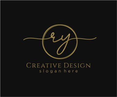 İlk el yazısı logosu tasarımı. Moda, fotoğrafçılık, düğün, güzellik, iş dünyası logosu.