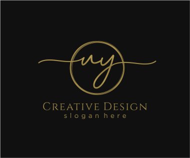 İlk el yazısı logosu tasarımı. Moda, fotoğrafçılık, düğün, güzellik, iş dünyası logosu.