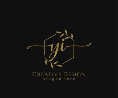 İlk el yazısı logosu tasarımı. Moda, fotoğrafçılık, düğün, güzellik, iş dünyası logosu.