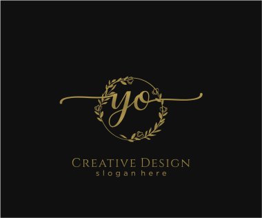 İlk el yazısı logosu tasarımı. Moda, fotoğrafçılık, düğün, güzellik, iş dünyası logosu.