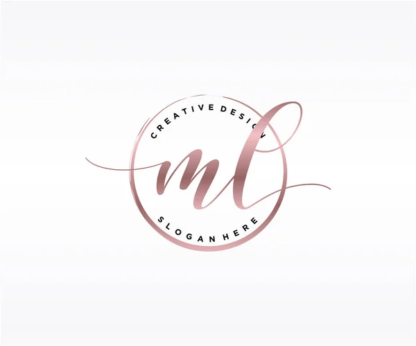Ilk Yazısı Logosu Tasarımı Moda Fotoğrafçılık Düğün Güzellik Dünyası Logosu — Stok Vektör