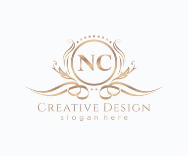 Başlangıçta NC güzellik monogramı ve zarif logo tasarımı