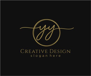 İlk el yazısı logosu tasarımı. Moda, fotoğrafçılık, düğün, güzellik, iş dünyası logosu.