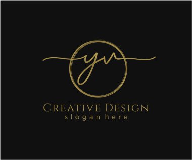 İlk el yazısı logosu tasarımı. Moda, fotoğrafçılık, düğün, güzellik, iş dünyası logosu.