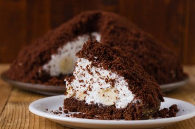 Yumuşak pasta kek muz ve whiped krem