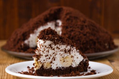 Yumuşak pasta kek muz ve whiped krem