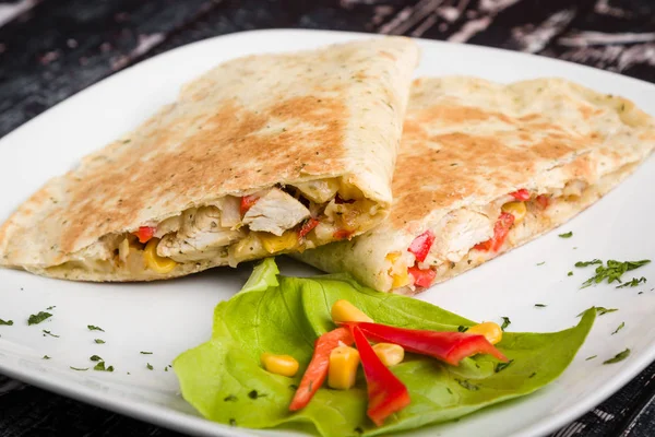 Smaczny Quesadilla Świeże Mięso Kurczaka Warzyw Obraz Stockowy