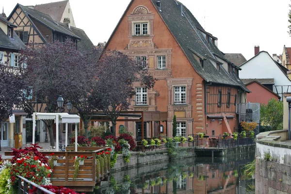 Colmar Frankreich Heißt Petite Venise Viele Wasserkanäle Und Viele Blumen — Stockfoto