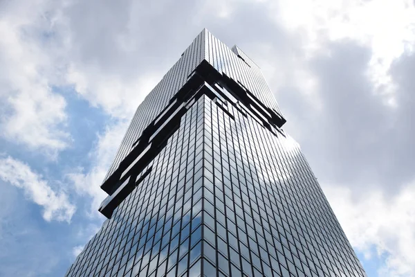 Бангкок - King Power MahaNakhon Skyscraper - Внутренний и наружный обзор на 360 градусов, Glass Tray Experience, Гидравлический стеклоподъемник — стоковое фото