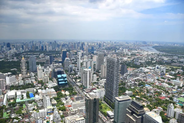 Bangkok-King Power Mahanakhon wolkenkrabber-indoor en outdoor 360-graden observatiedek, glas lade ervaring, hydraulische glas Lift — Stockfoto