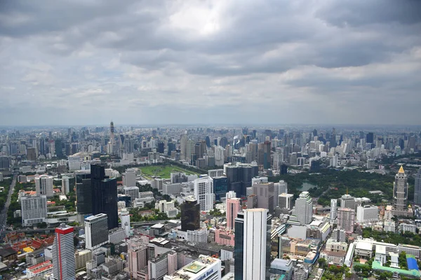 Bangkok-král Power Mahanakhon Skyrap-vnitřní a venkovní 360 konferenční paluba, zkušenost se skleněným pultíkem, hydraulický zvedací sklo — Stock fotografie