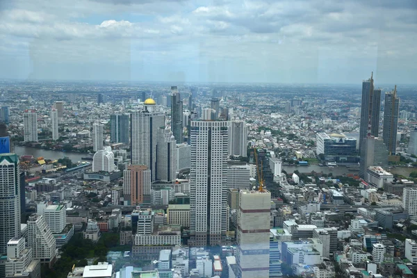 Bangkok-King Power Mahanakhon wolkenkrabber-indoor en outdoor 360-graden observatiedek, glas lade ervaring, hydraulische glas Lift — Stockfoto