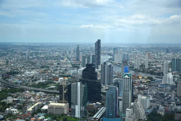 Bangkok-King Power Mahanakhon wolkenkrabber-indoor en outdoor 360-graden observatiedek, glas lade ervaring, hydraulische glas Lift — Stockfoto