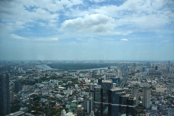 Bangkok-King Power Mahanakhon wolkenkrabber-indoor en outdoor 360-graden observatiedek, glas lade ervaring, hydraulische glas Lift — Stockfoto