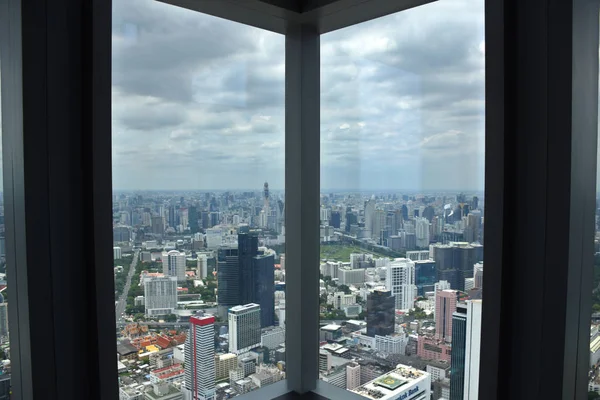 Бангкок - King Power MahaNakhon Skyscraper - Внутренний и наружный обзор на 360 градусов, Glass Tray Experience, Гидравлический стеклоподъемник — стоковое фото