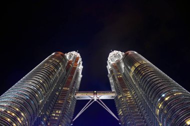 Petronas Kuleleri, Petronas İkiz Kuleleri olarak da bilinir.