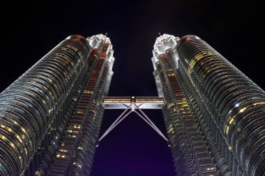 Petronas Kuleleri, Petronas İkiz Kuleleri olarak da bilinir.