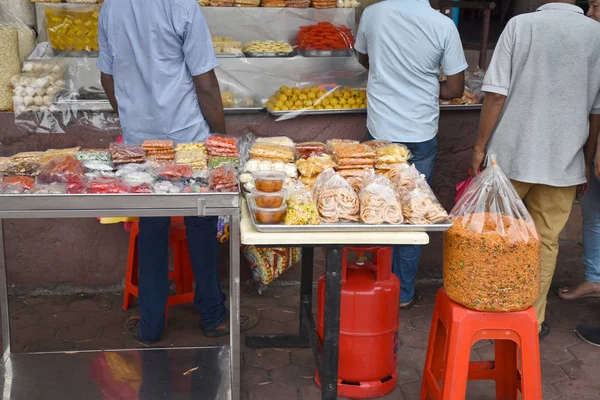 Vendors selling goods — Stock Photo, Image