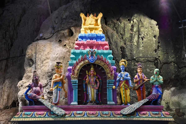 Batu Grottor inuti en kalksten kulle som har en rad grottor och tempel grotta — Stockfoto