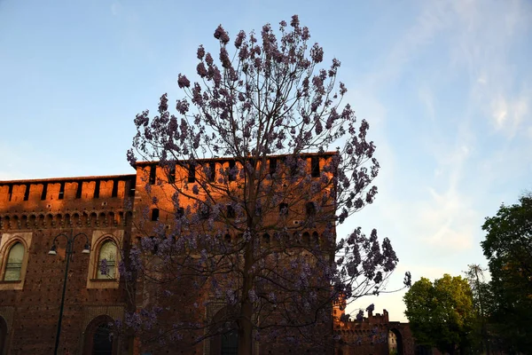 Het kasteel van Sforza of Castello Sforzesco is een van de grootste citadellen van Europa — Stockfoto
