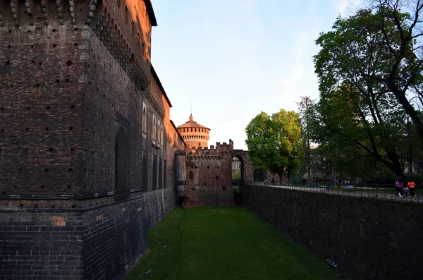 Castello Sforzesco o Castello Sforzesco è una delle più grandi cittadelle d'Europa — Foto Stock