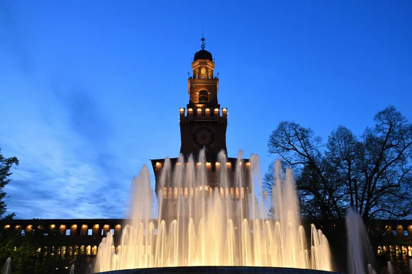 Castillo de Sforza o Castello Sforzesco es una de las ciudadelas más grandes de Europa — Foto de Stock