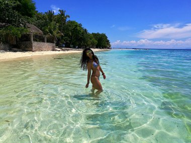 Filipinler bikini güzel ve seksi Tay esmer tabaklanmış kız