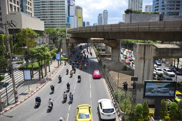 Ежедневное движение мотоциклов в Бангкоке — стоковое фото