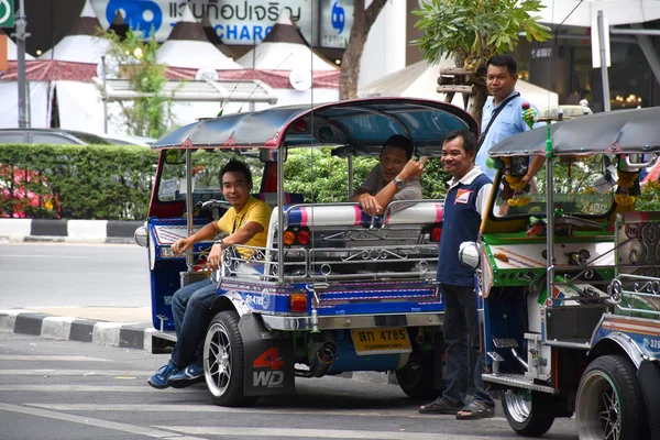 Driewielige Tuk Tuk Taxis in Bangkok — Stockfoto
