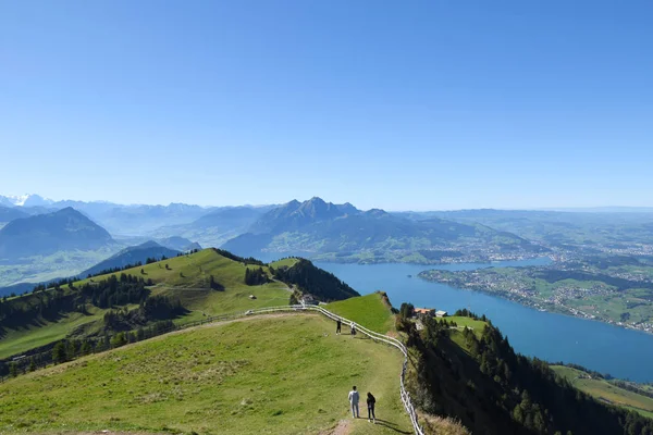 Panoramaudsigt Enge Med Bjergkæder Sneklædte Bjergtoppe Med Luzern Søen Fra - Stock-foto