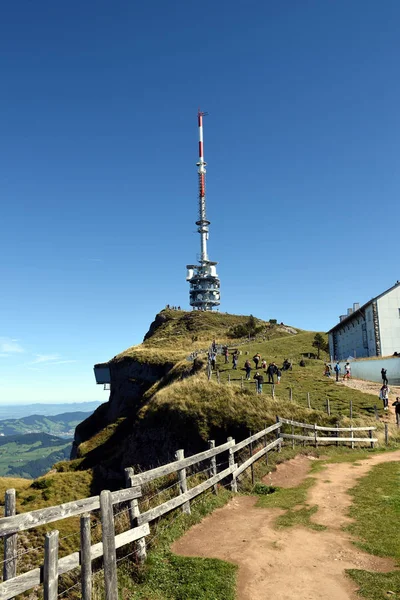 Arth Switzerland September 2019 Rigi 정상에서 라디오 타워와 근처를 산책하는 — 스톡 사진