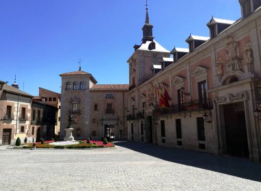 Sıcak bir yaz gününde Madrid 'in çarpıcı manzarası.