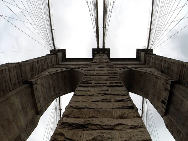 纽约布鲁克林大桥一根柱子的闭合视图 — 图库照片