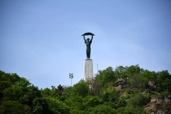 Estátua da Liberdade marco da Cidadela em Budapeste — Fotografia de Stock